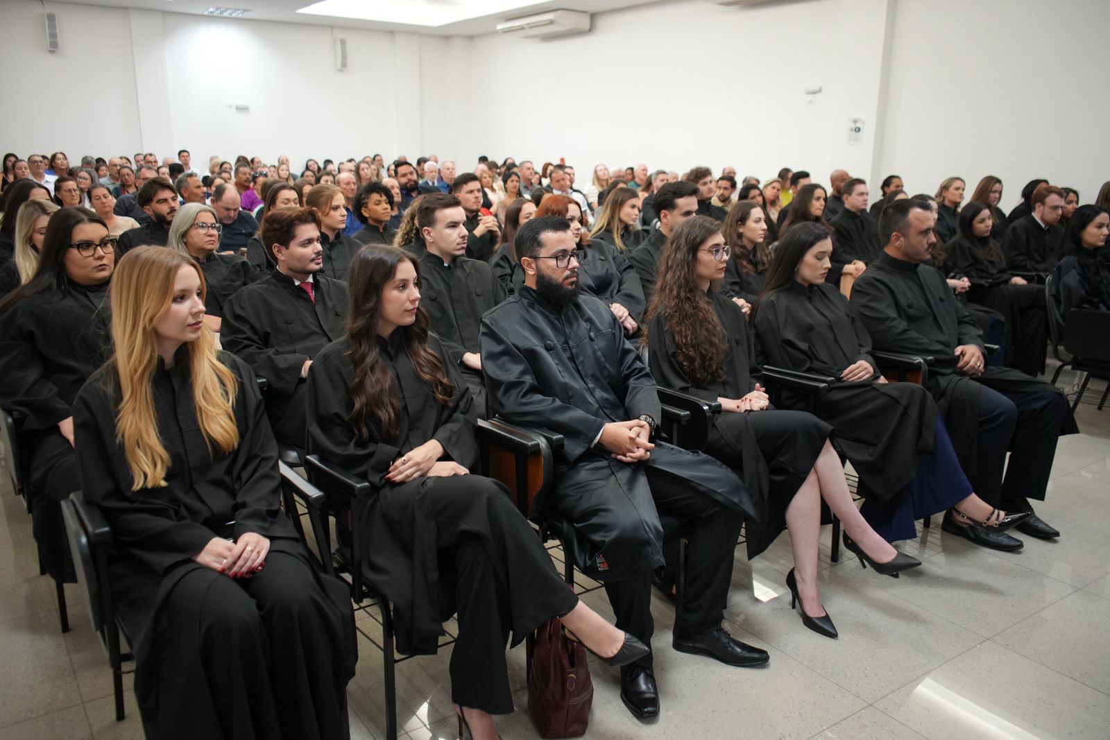 Defesa da ética marca juramento de 48 novos advogados em Cascavel